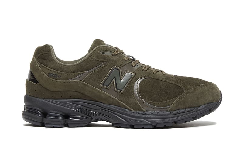 ニューバランスの人気モデル2002Rにトーナルカラーの新色が追加 New Balance ml2002R "Triple Black," "Triple White," Olive colorways gML2002RK sneaker release date info buy feberuary 2021 20 ss21 spring summer price japan
