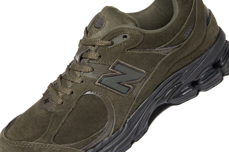 ニューバランスの人気モデル2002Rにトーナルカラーの新色が追加 New Balance ml2002R "Triple Black," "Triple White," Olive colorways gML2002RK sneaker release date info buy feberuary 2021 20 ss21 spring summer price japan