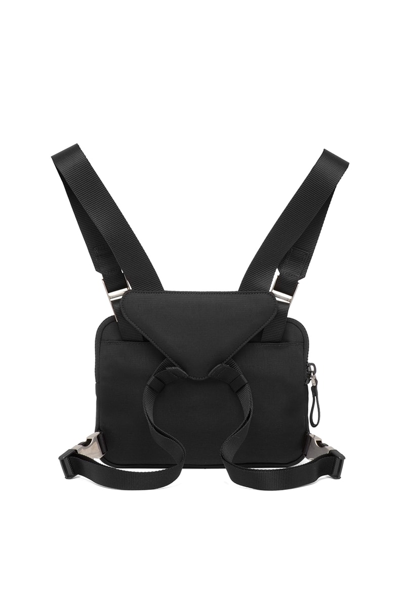 プラダから再生ナイロン製のチェストバックがリリース prada crossbody chest rig bag technical functional red Linea Rossa latex label designer luxury fashion streetwear accessories triangle logo  