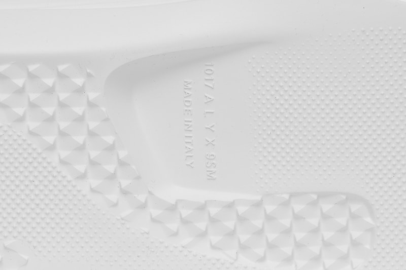 テンセブンティーン アリクス ナインエスエム モノスリップ 1017 ALYX 9SM からミニマルな意匠のスリッポン Mono Slip が発売 1017 ALYX 9SM Mono Slip Spring Summer 2021 SS21 Monopolymer Slip On Slipper Technical Singular EVA Foam Piece Tech Pre-Order Matthew M Williams Release Information FW21 Chrome Mirror Silver
