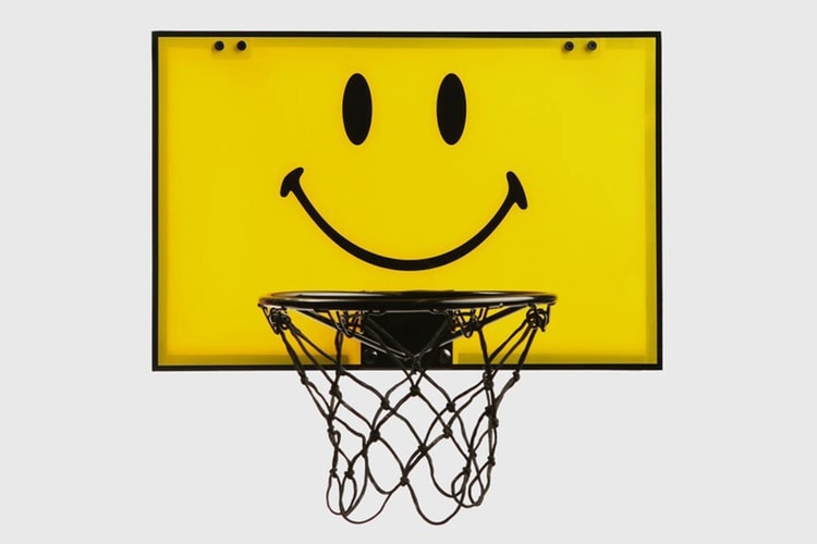Chinatown Market からスマイルロゴのミニバスケットゴールがリリース