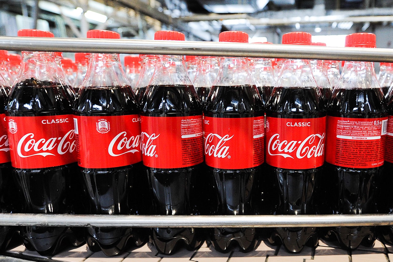 全国のスーパーからコカコーラの500mlペットボトルがほぼ姿を消す coca-cola coke 500ml pet bottle disappear super market news
