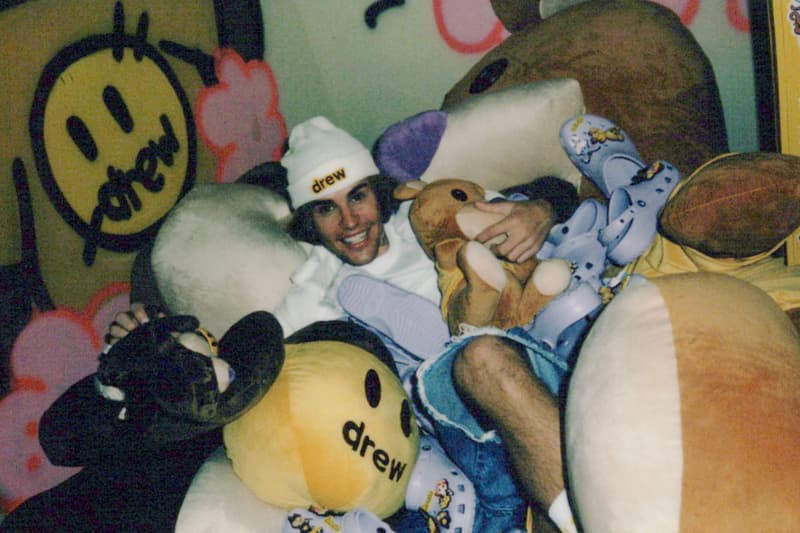 ジャスティン・ビーバーの手がけるドリューハウスが早くもクロックスとのコラボ第2弾を発売 justin bieber drew house crocs 2nd collaboration collection lavender clog socks release info