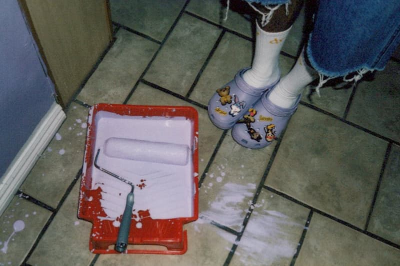 ジャスティン・ビーバーの手がけるドリューハウスが早くもクロックスとのコラボ第2弾を発売 justin bieber drew house crocs 2nd collaboration collection lavender clog socks release info