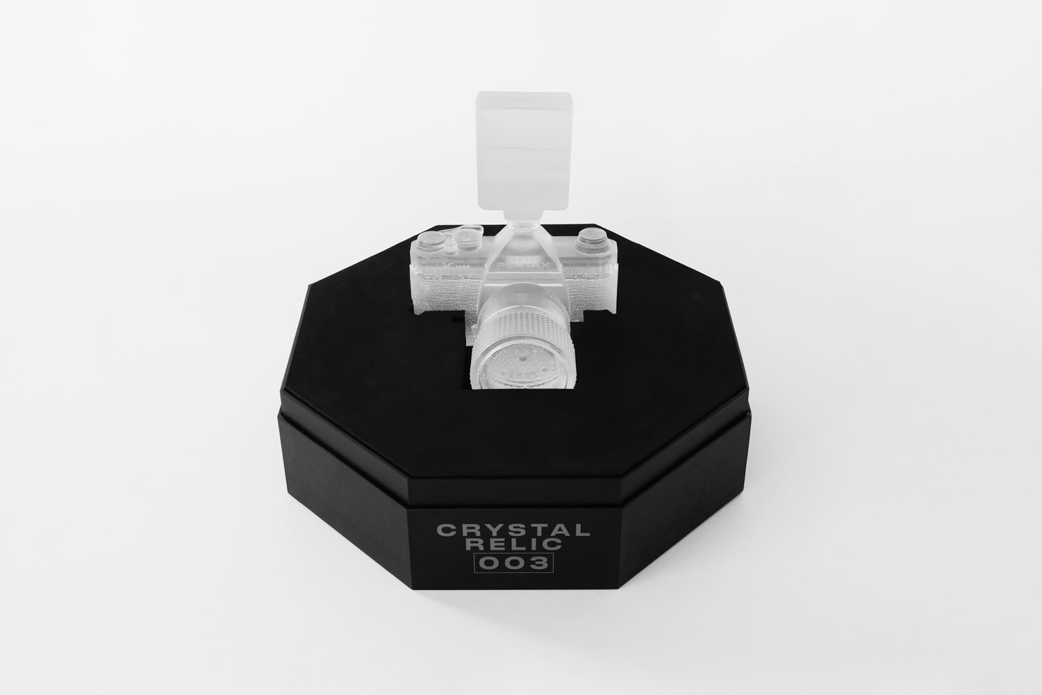 ダニエル・アーシャムがスカルプチャーシリーズ クリスタル レリックの最新作003を発表 daniel arsham crystal relic 003 sculpture edition