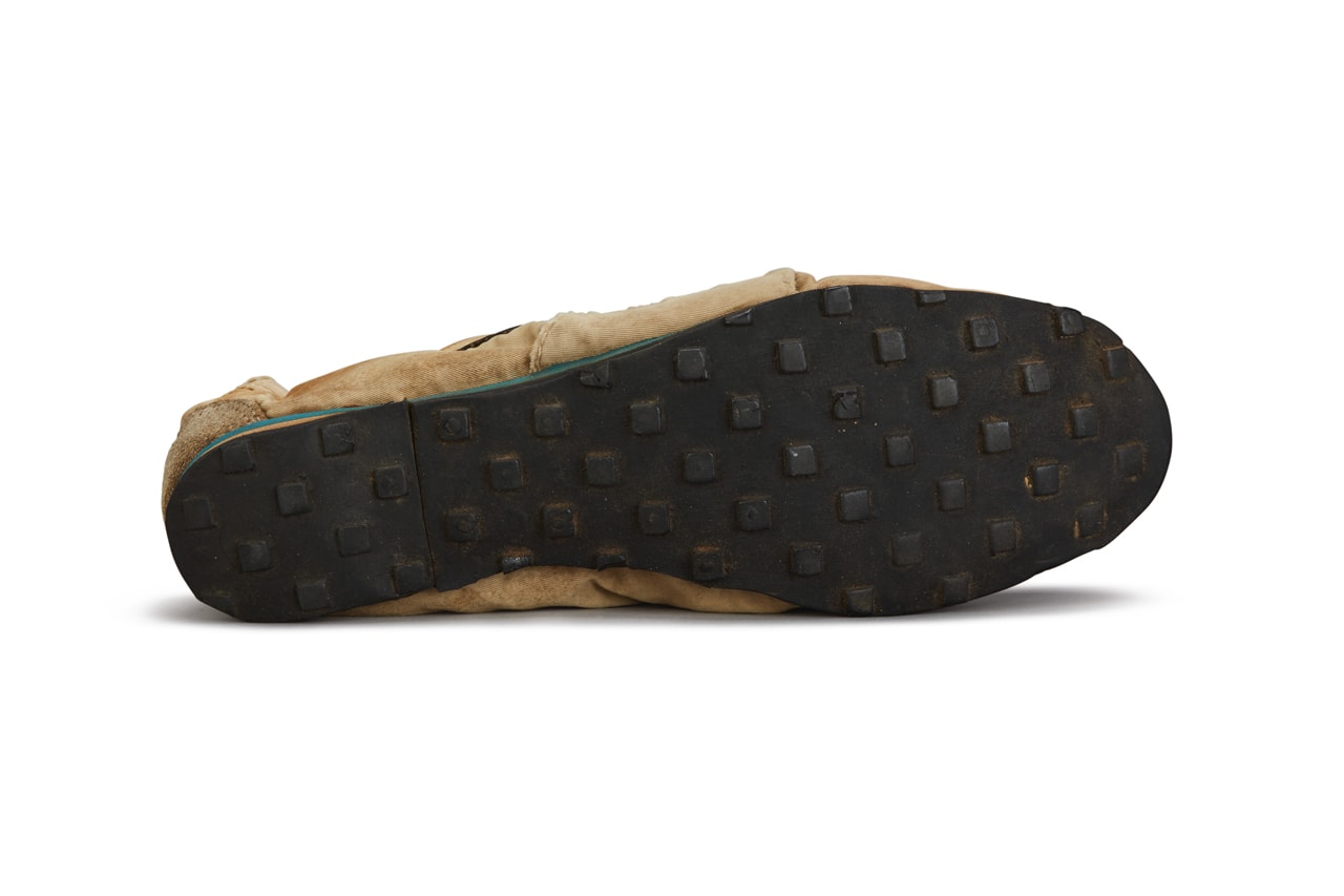 ナイキの歴史を語る上では欠かせない伝説的スニーカー ムーンシューがオークションに登場 Nike "Moon Shoe" University of Oregon Track Coach Bill Bowerman Sotheby's Auction Rare Running Shoes Innovative Waffle Outsole Geoff Hollister Tom McChesney 