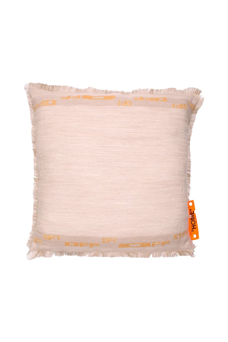 オフホワイト Off-White™ からイスラム教徒の伝統的な習慣をテーマにしたホームコレクションを発表 Off-White™ HOME Ramadan Homewear Collection Exclusive Virgil Abloh Hype Decoration Decor Islamic Muslim Calendar Fasting Religious Holiday Mugs Plates Slippers Blankets Throws Cushions