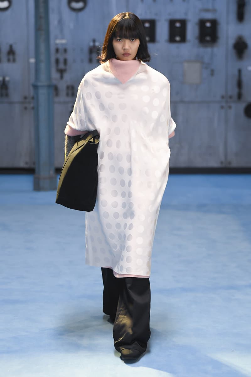 ラフシモンズ2021年秋冬コレクション Raf Simons fall winter 2021 collection look
