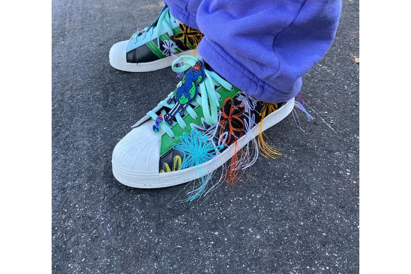 アディダス オリジナルス スーパースター ショーン・ワザーズプーン x adidas によるブラックカラーの SST SUPEREARTH SW のビジュアルが公開 sean wotherspoon spoonman adidas superstar superearth black flowers blue green purple orange yellow white official release date info photos price store list buying guide