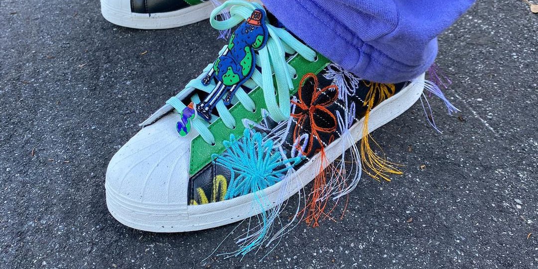 ショーン・ワザーズプーンxアディダスのスーパーアースにブラック版が  