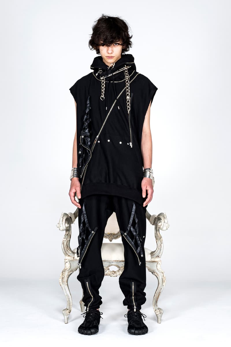 タカヒロミヤシタザソロイスト.2021年秋冬コレクション TAKAHIROMIYASHITATheSoloist. fall winter 2021 collection look Takahiro Miyashita