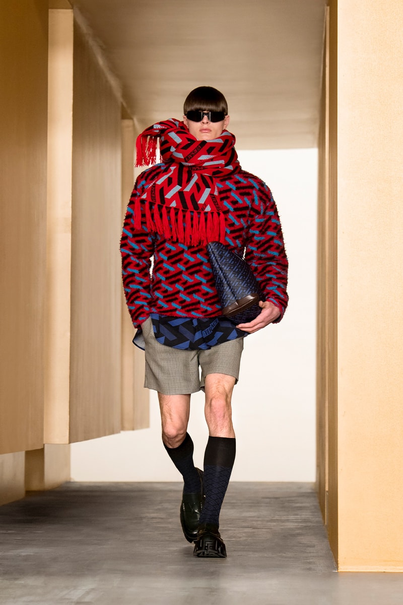 ヴェルサーチェ2021年秋冬コレクション Versace 2021 fall winter collection look