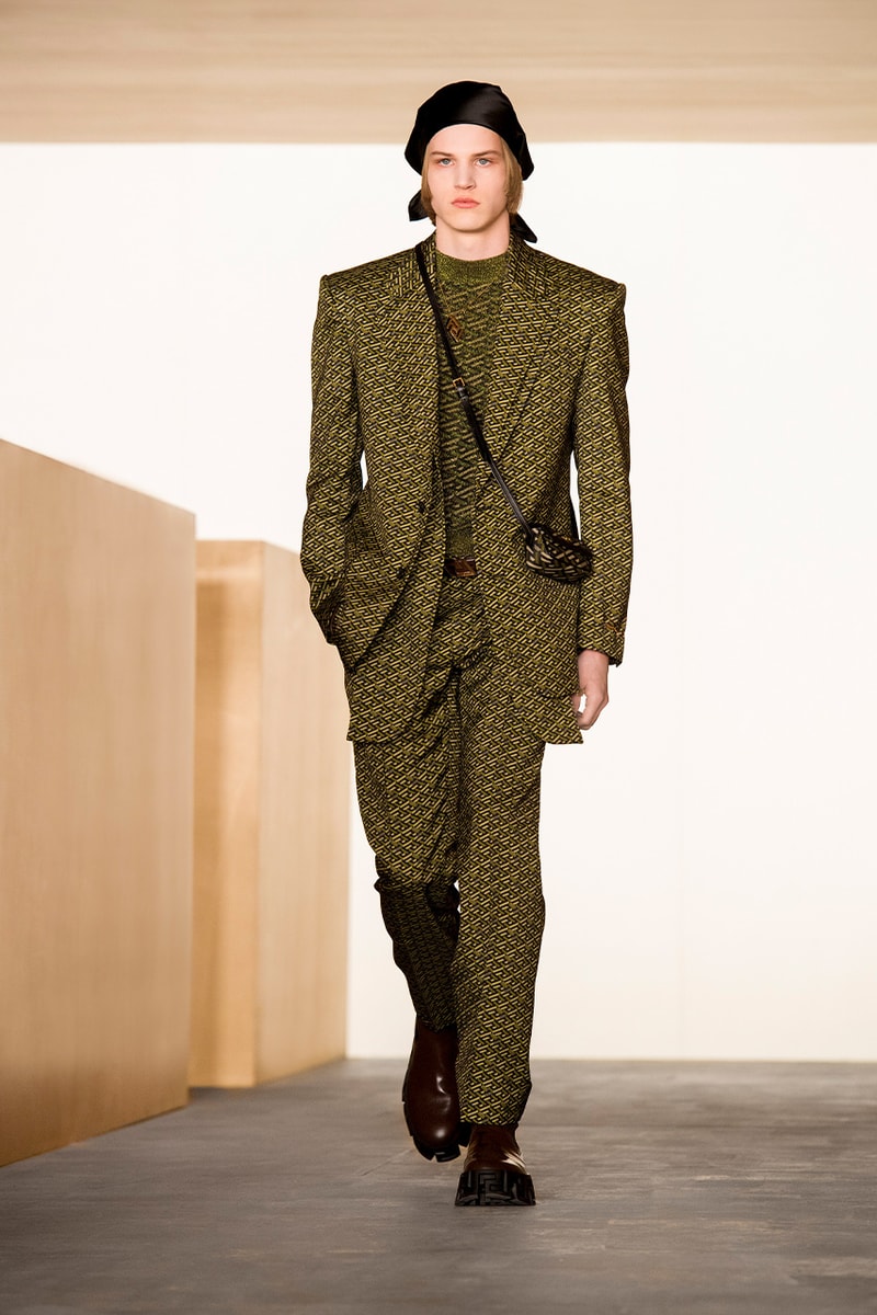 ヴェルサーチェ2021年秋冬コレクション Versace 2021 fall winter collection look