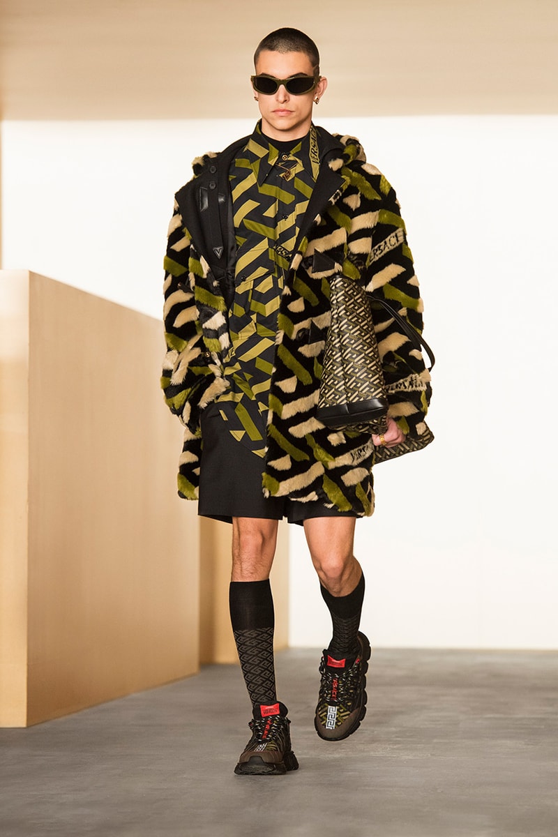 ヴェルサーチェ2021年秋冬コレクション Versace 2021 fall winter collection look