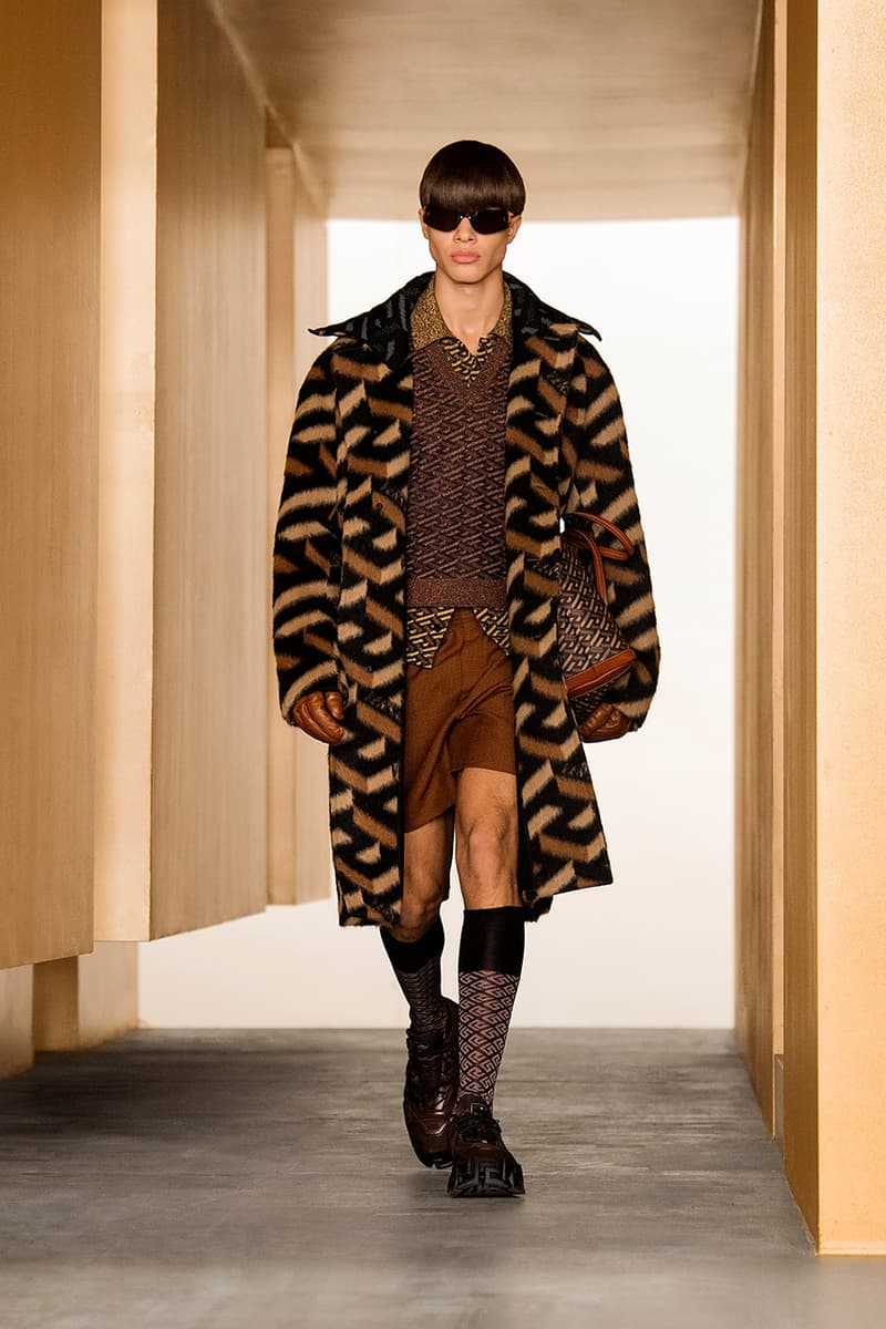 ヴェルサーチェ2021年秋冬コレクション Versace 2021 fall winter collection look