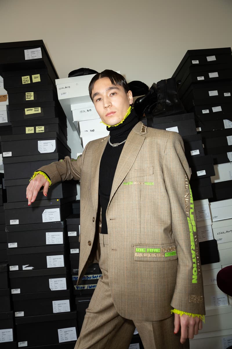 ヴェトモンが立ち上がり間近である2021年秋冬コレクションのビジュアル撮影の舞台裏を公開 Vetements Fall/Winter 2021 Collection Behind-the-Scenes details closer look fw21 release date info buy menswear womensewar gvasalia guram