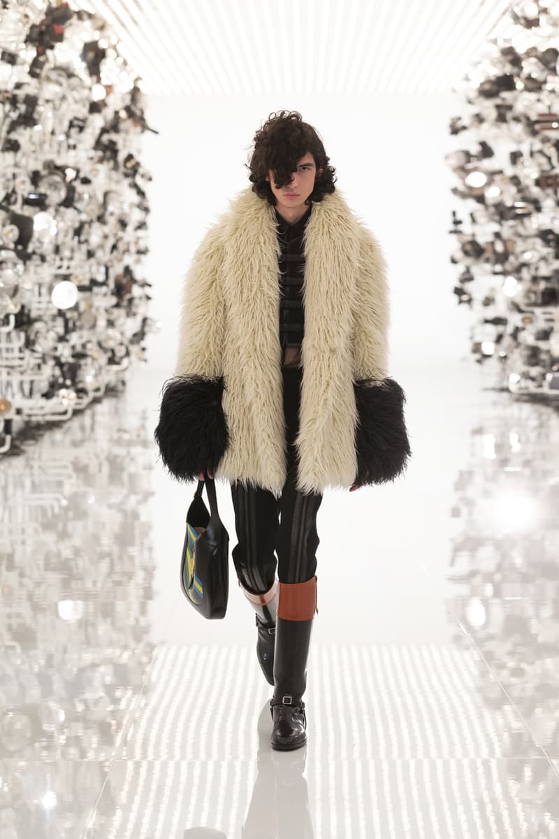 グッチ Gucci Debuts Balenciaga "Collab" on "Aria" Runway alessandro michele demna gvasalia collaboration collection 100th anniversary menswear womenswear price buy website logo jacket