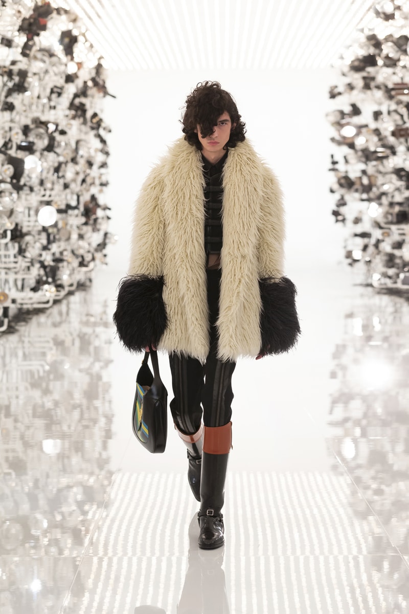 グッチ Gucci Debuts Balenciaga "Collab" on "Aria" Runway alessandro michele demna gvasalia collaboration collection 100th anniversary menswear womenswear price buy website logo jacket
