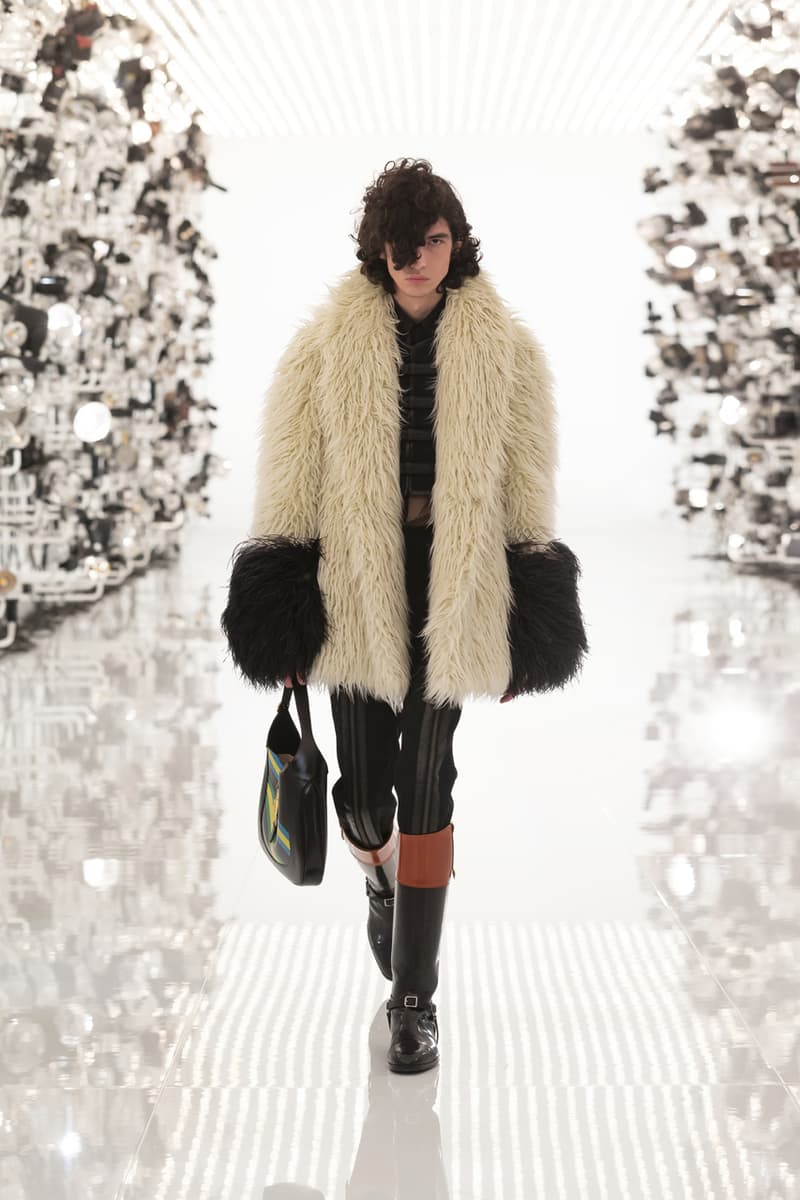グッチ Gucci Debuts Balenciaga "Collab" on "Aria" Runway alessandro michele demna gvasalia collaboration collection 100th anniversary menswear womenswear price buy website logo jacket