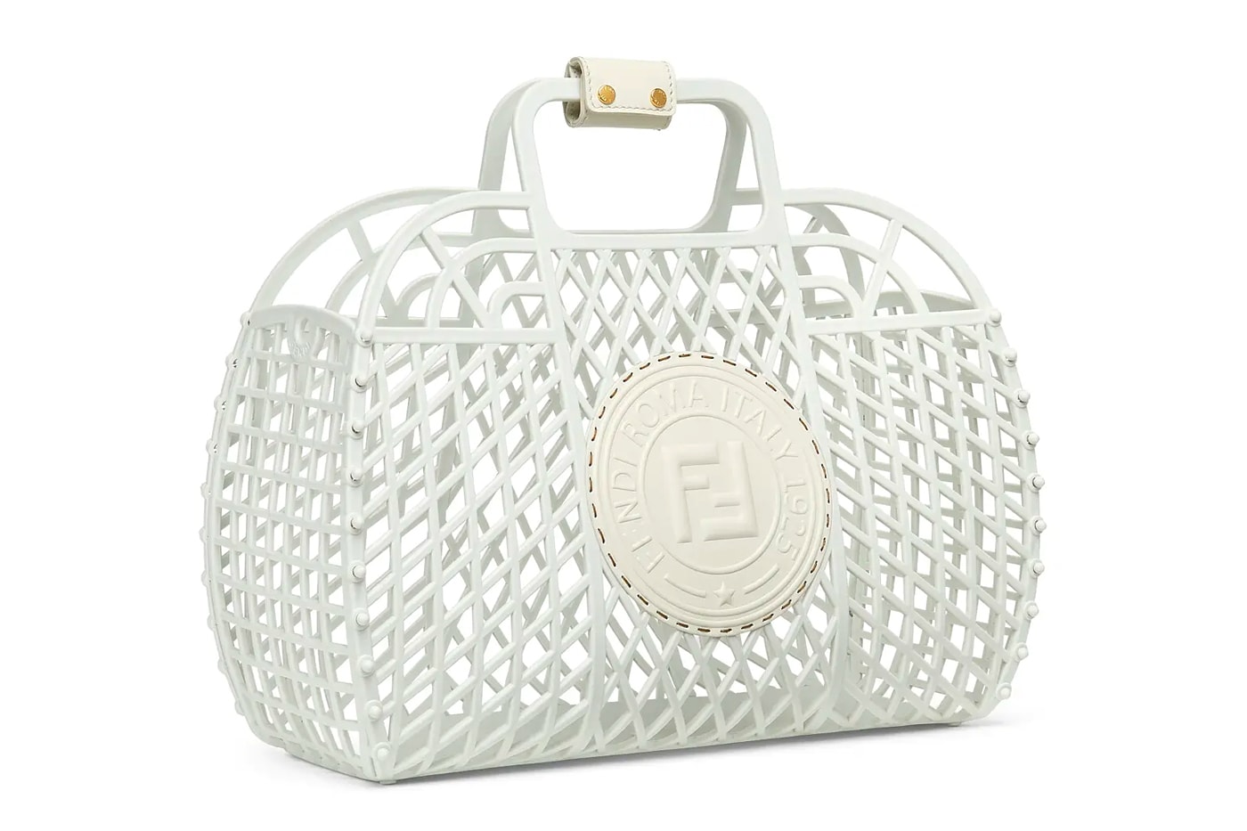 フェンディからラグジュアリーなプラスチック製バスケットバッグが登場 Fendi Recycled Plastic BASKET Handbag Release 1990s nostalgia shopping basket 