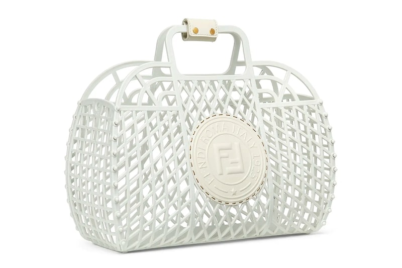 フェンディからラグジュアリーなプラスチック製バスケットバッグが登場 Fendi Recycled Plastic BASKET Handbag Release 1990s nostalgia shopping basket 