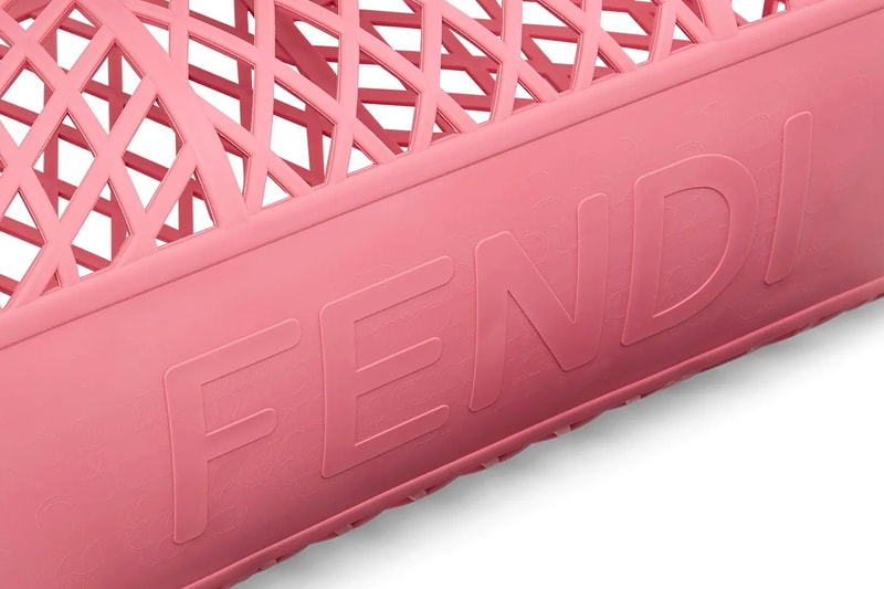 フェンディからラグジュアリーなプラスチック製バスケットバッグが登場 Fendi Recycled Plastic BASKET Handbag Release 1990s nostalgia shopping basket 