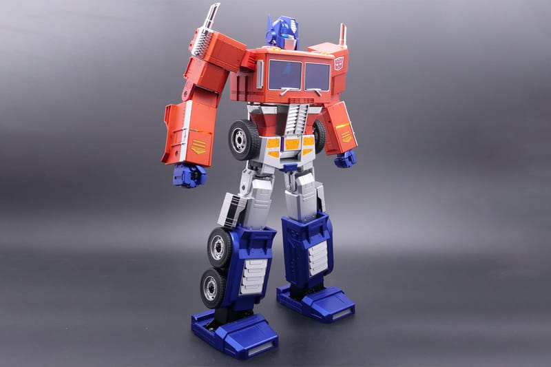 auto transforming optimus prime toy