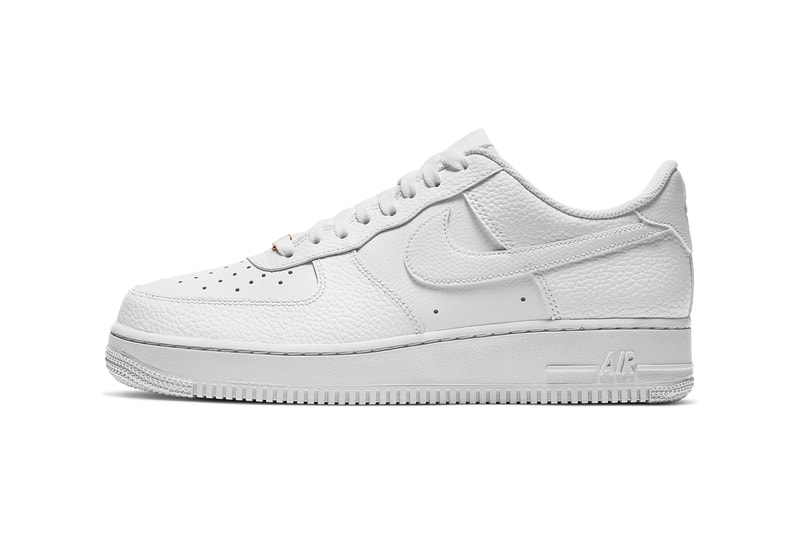 ナイキからゴールドのデュブレが配されたオールホワイトのエアフォース1ローが発売 nike sportswear air force 1 low all white pebbled leather CZ0326 101 official release date info photos price store list buying guide