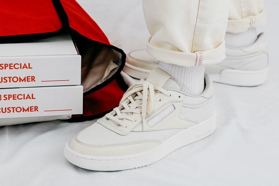 Reebok と Pizza Slice によるコラボ Club C が発売 Reebok と Pizza Slice によるコラボ Club C が発売