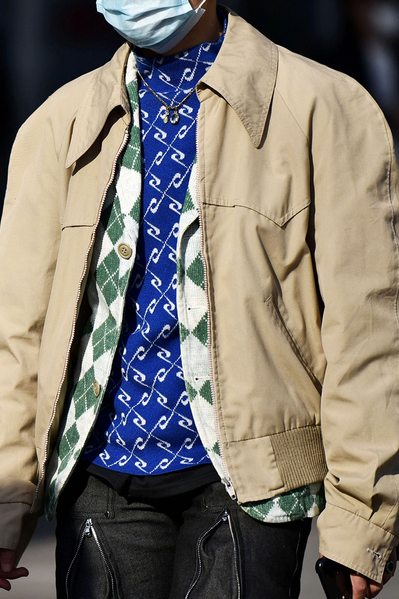 ストリートスタイル：2021年秋冬上海・ファッションウィーク Streetstyle：Shanghai Fashion Week Fall/Winter 2021 Looks Autumn black and white accessories coats