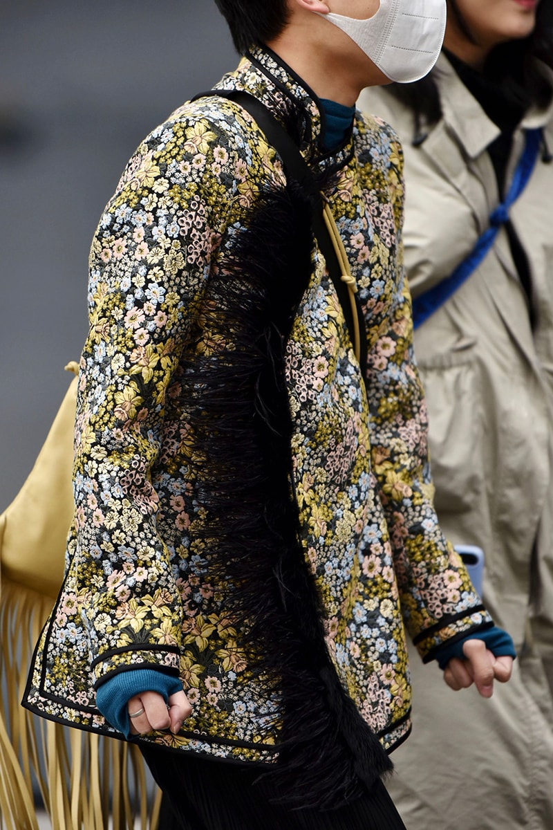 ストリートスタイル：2021年秋冬上海・ファッションウィーク Streetstyle：Shanghai Fashion Week Fall/Winter 2021 Looks Autumn black and white accessories coats