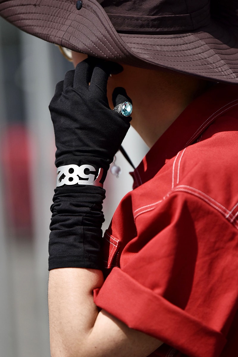 ストリートスタイル：2021年秋冬上海・ファッションウィーク Streetstyle：Shanghai Fashion Week Fall/Winter 2021 Looks Autumn black and white accessories coats