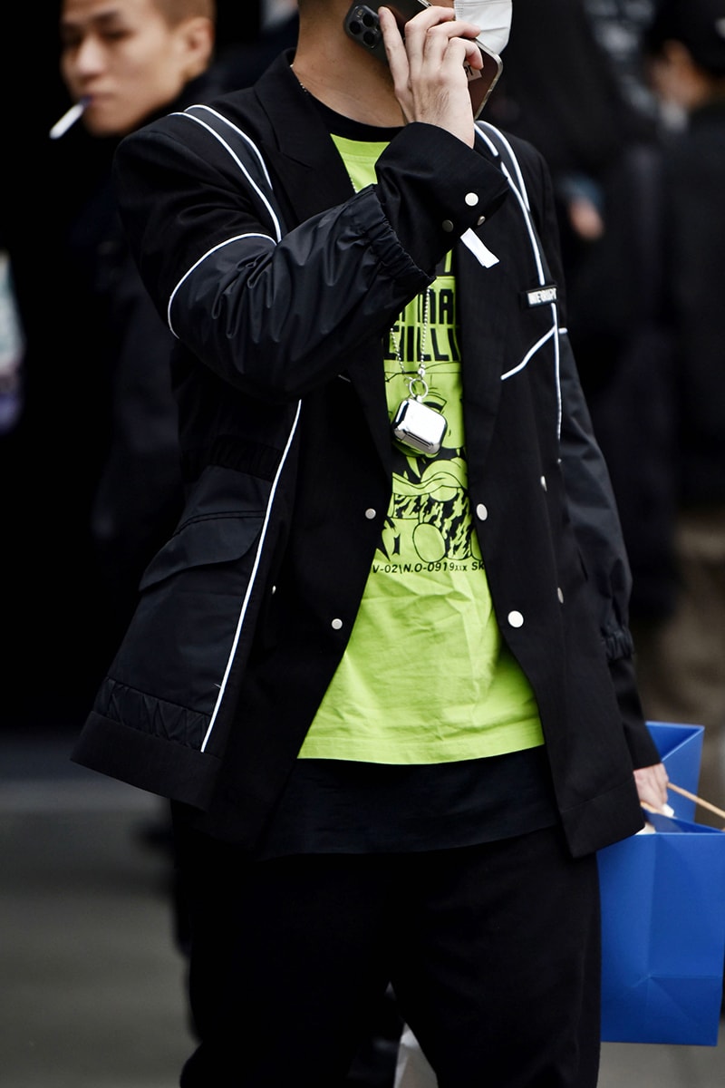 ストリートスタイル：2021年秋冬上海・ファッションウィーク Streetstyle：Shanghai Fashion Week Fall/Winter 2021 Looks Autumn black and white accessories coats