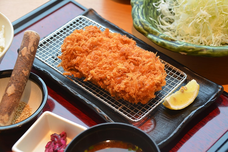 食べログがユーザーから高い評価を得る“とんかつ 百名店 2021”を発表