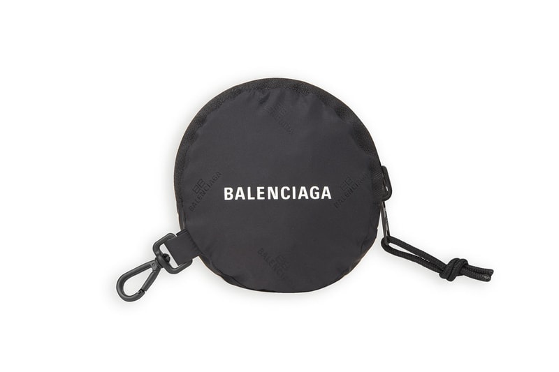 バレンシアガの“超高級ショッピングバッグ”シリーズから新作グロサリーバッグが登場 balenciaga expandable grocery bag recycled nylon plaid black white red official release date info photos price store list buying guide