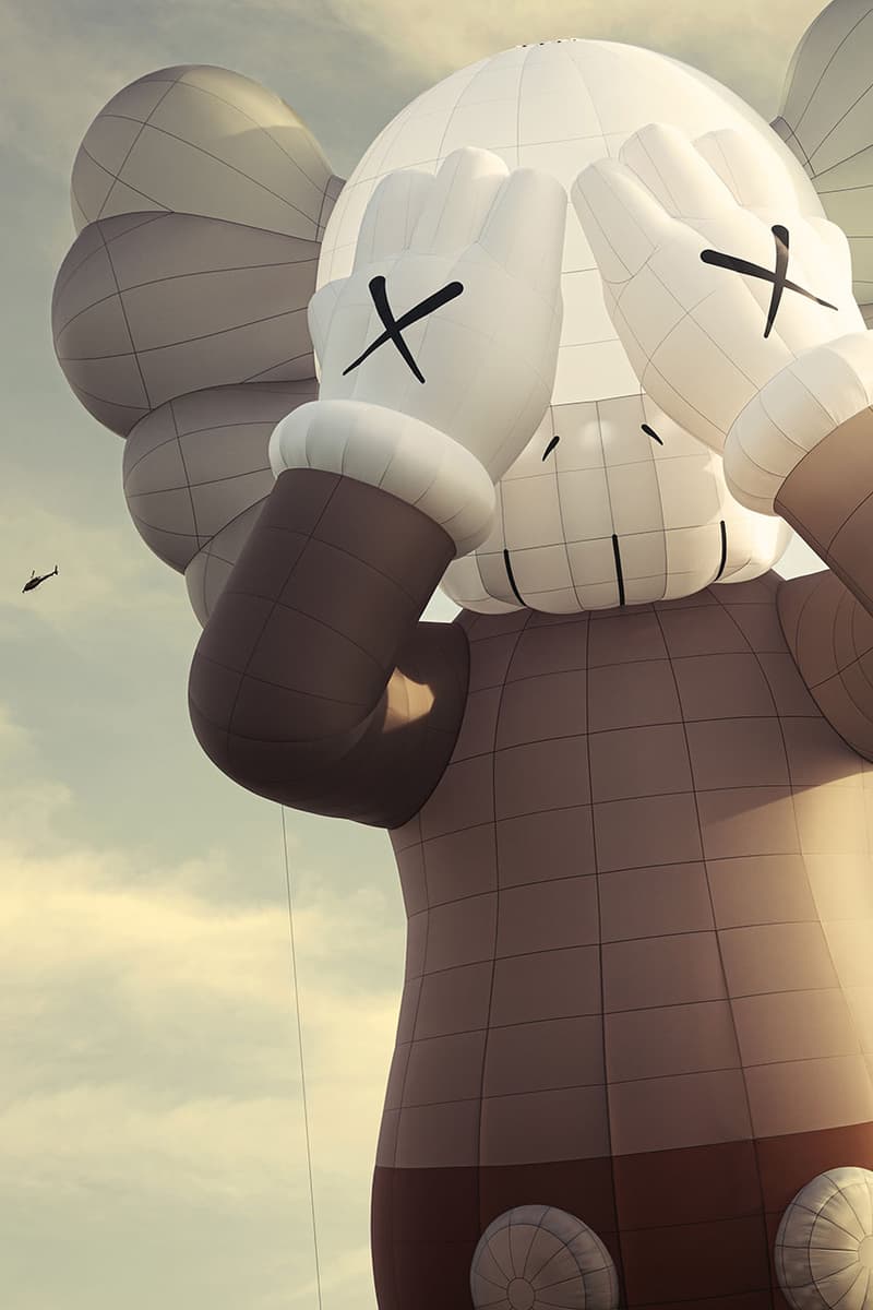 カウズ ホリデー コンパニオン “KAWS:HOLIDAY” 第6弾では COMPANION が熱気球に