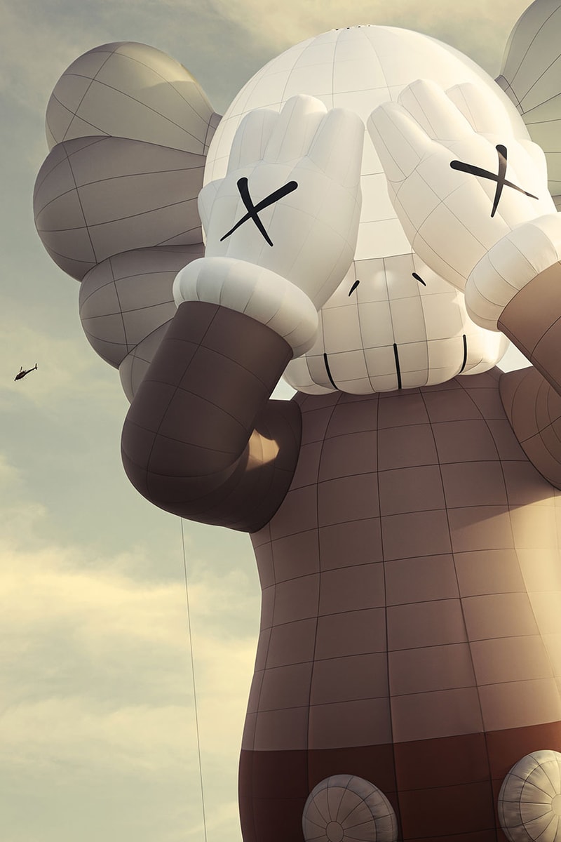 カウズ ホリデー コンパニオン “KAWS:HOLIDAY” 第6弾では COMPANION が熱気球に