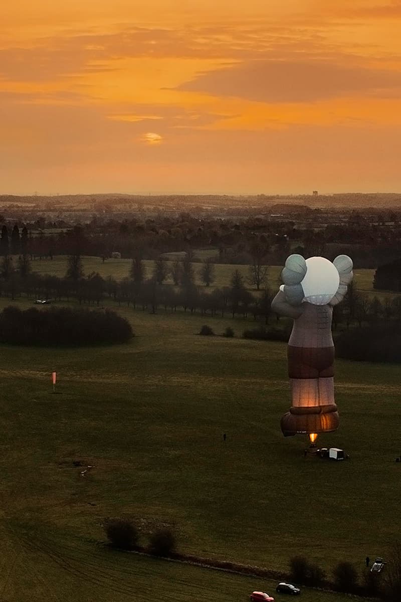 カウズ ホリデー コンパニオン “KAWS:HOLIDAY” 第6弾では COMPANION が熱気球に