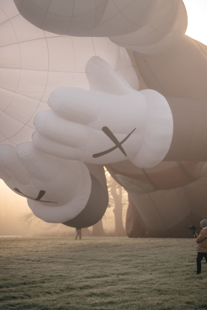 カウズ ホリデー コンパニオン “KAWS:HOLIDAY” 第6弾では COMPANION が熱気球に