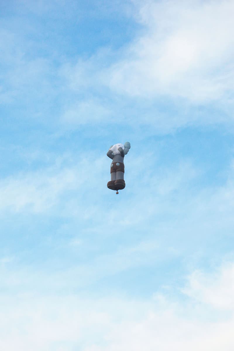 カウズ ホリデー コンパニオン “KAWS:HOLIDAY” 第6弾では COMPANION が熱気球に