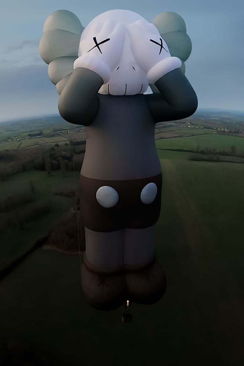 カウズ ホリデー コンパニオン “KAWS:HOLIDAY” 第6弾では COMPANION が熱気球に