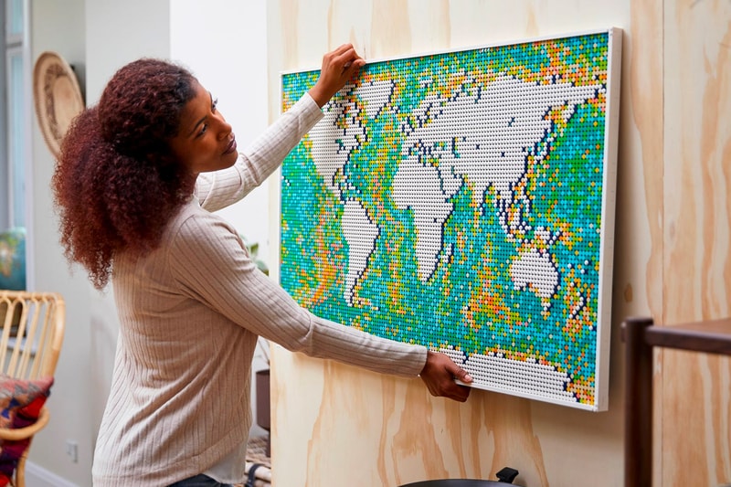 史上最多の全11,695ピースを誇るレゴ® アートワールドマップが爆誕 LEGO Art's 11,695-Piece World Map Is Made for Wanderlusters LEGO Art 11,695-Piece World Map Wanderlusters Torbjørn C. Pedersen audio coffee table books design art blocks travel Wanderlust 