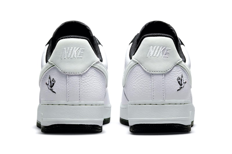 ナイキ から“鶴”にインスパイアされたユニークな新作 エアフォース 1 “ミルキー ストーク” が登場 nike air force 1 low white photon dust black chile red da8482 100 menswear streetwear trainers runners kicks shoes spring summer 2021 ss21 collection info