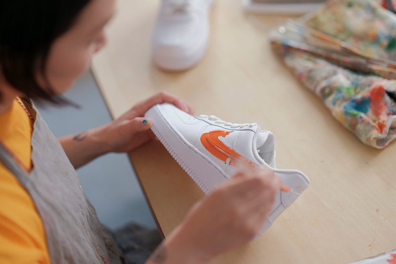 ナイキ Nike がペインターの山瀬まゆみによるAir Force 1 FlyleatherとBlazer Low Flyleatherを発売