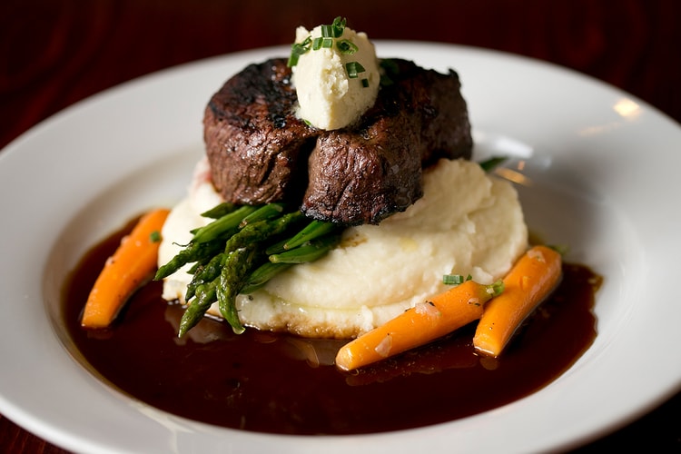 食べログがユーザーから高い評価を得る“ビストロ 百名店 2021”を発表