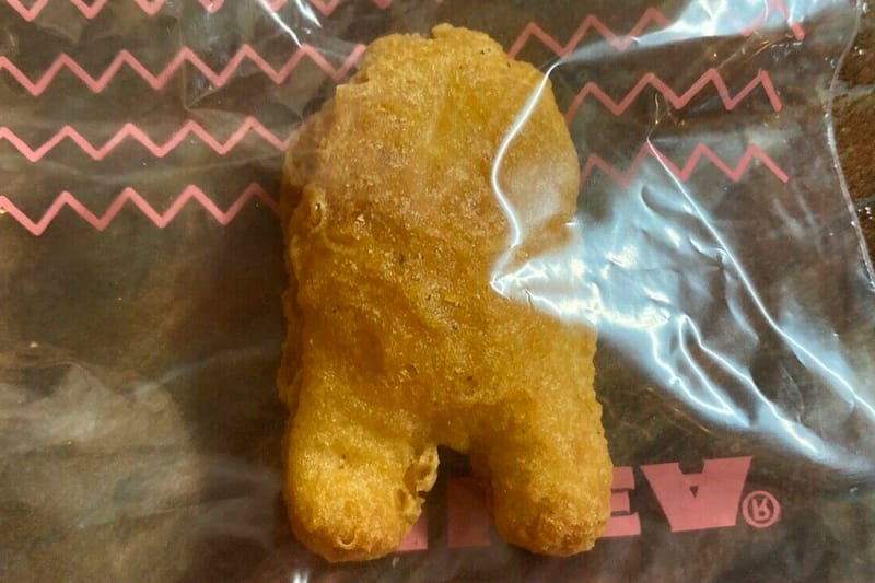 成形ミスによって生まれた McDonald’s のチキンナゲットが約1,100万円で落札される