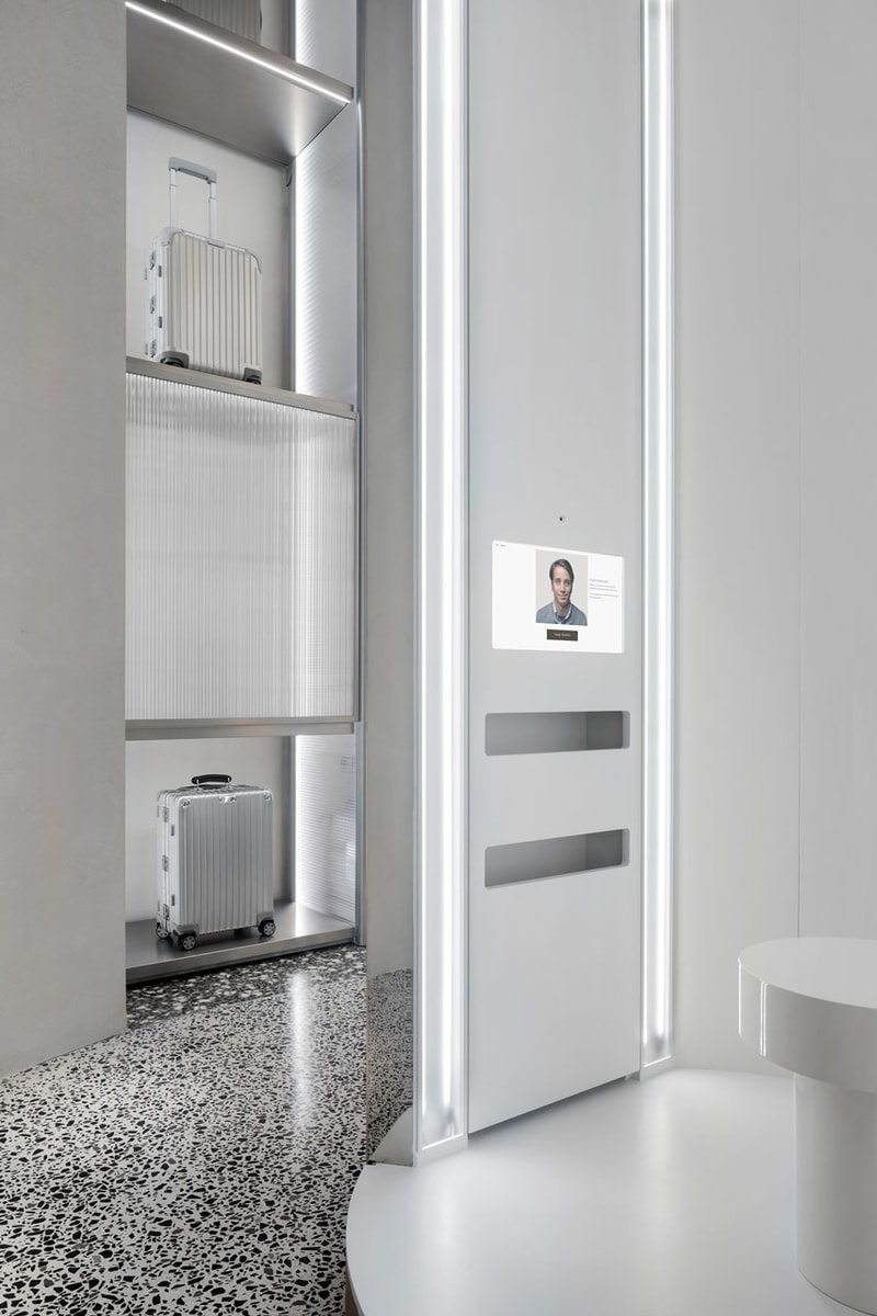 リモワがニューヨークの旗艦店内にパスポート写真用のフォトブースを設置 RIMOWA Wants to Improve Your Passport Photos travel soho new york