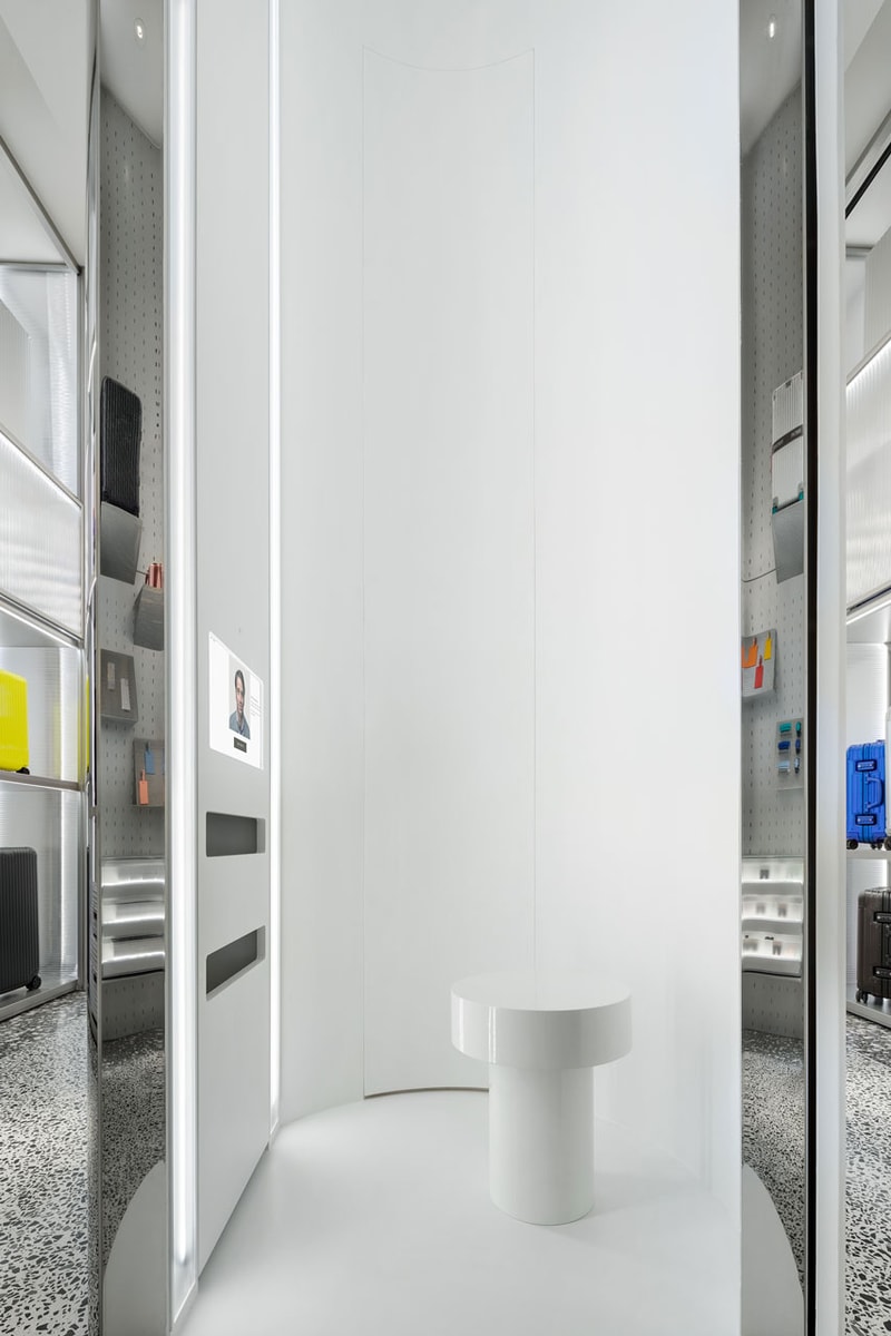 リモワがニューヨークの旗艦店内にパスポート写真用のフォトブースを設置 RIMOWA Wants to Improve Your Passport Photos travel soho new york