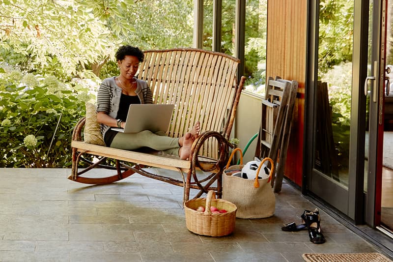 エアビー Airbnb が“1年間どこにでも住める”新プロジェクトの参加者 12 名を世界各地で募集 Airbnb to Sponsor 12 People to Live Anywhere for One Year Program "Live Anywhere on Airbnb"