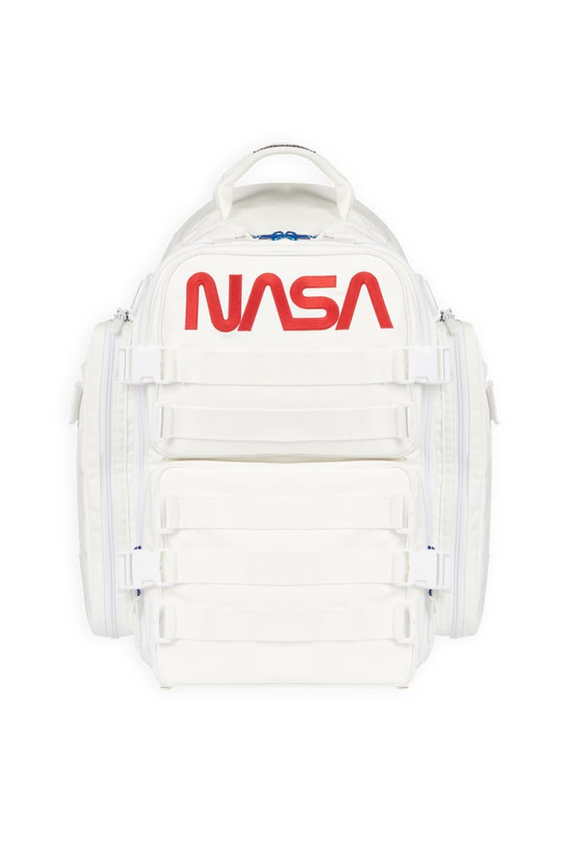 バレンシアガ ナサ Balenciaga が NASA の歴史あるロゴをフィーチャーしたコラボアイテムを発売